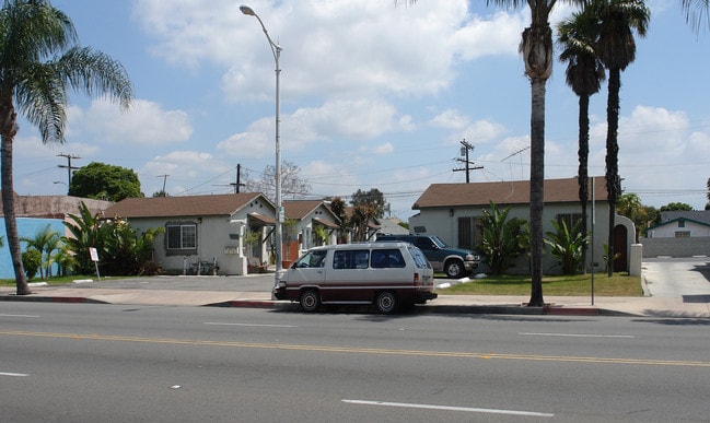 1311-1315 S Main St in Santa Ana, CA - Foto de edificio - Building Photo