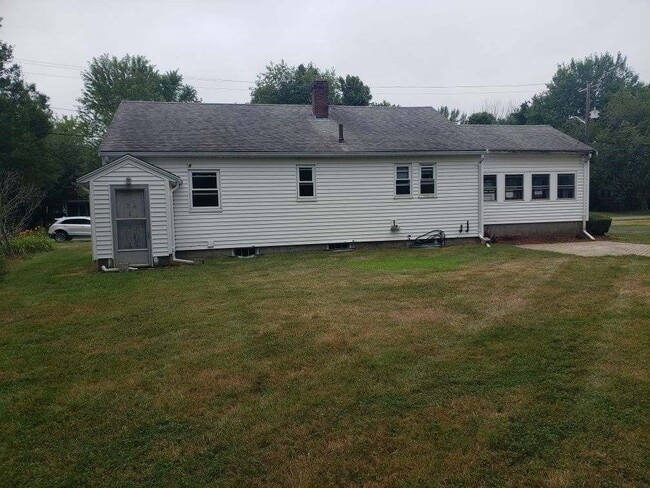 178 Spring St in Bridgewater, MA - Foto de edificio - Building Photo
