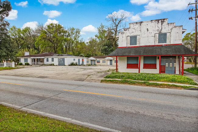 733 W 52nd St in Savannah, GA - Building Photo - Building Photo