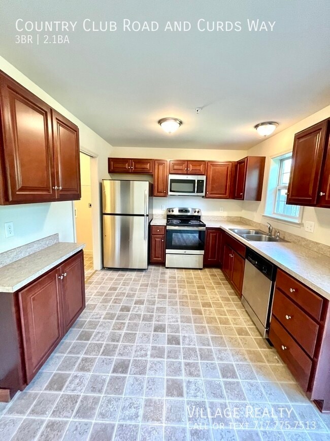 721 Country Club Rd in Red Lion, PA - Building Photo - Building Photo