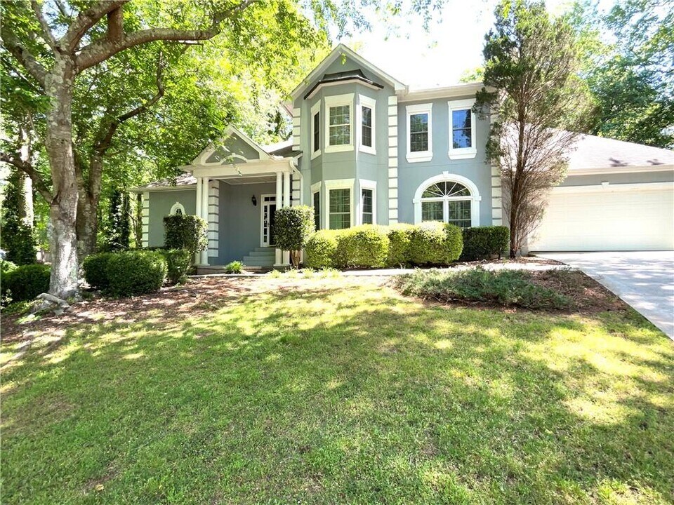 11355 Vedrines Dr in Alpharetta, GA - Foto de edificio