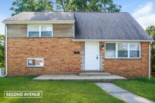 667 Regency Dr in Pittsburgh, PA - Building Photo