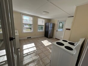 433 Preble St, Unit 2 in South Portland, ME - Foto de edificio - Building Photo