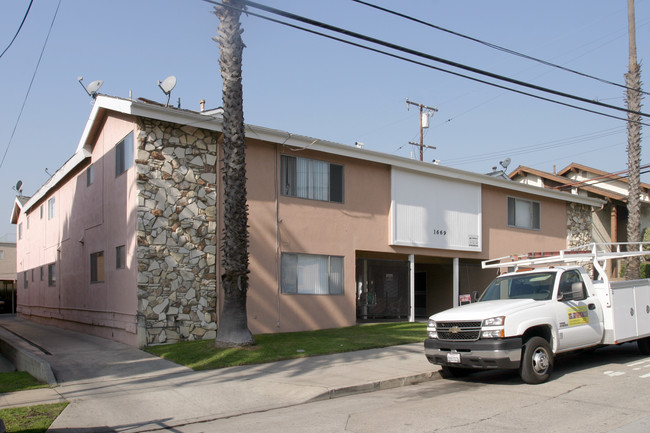 1669-1671 Loma Ave in Long Beach, CA - Foto de edificio - Building Photo