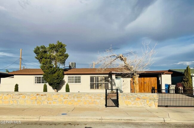 960 Burgess Dr in El Paso, TX - Foto de edificio - Building Photo