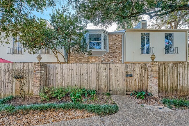 925 Wax Myrtle Ln in Houston, TX - Building Photo - Building Photo