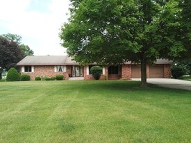8560 N 4000 W Rd in Morris, IL - Building Photo