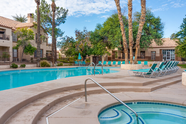 Palm Villas at Whitney Ranch in Henderson, NV - Foto de edificio - Building Photo