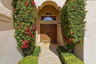 7642 E Hartford Dr in Scottsdale, AZ - Building Photo - Building Photo