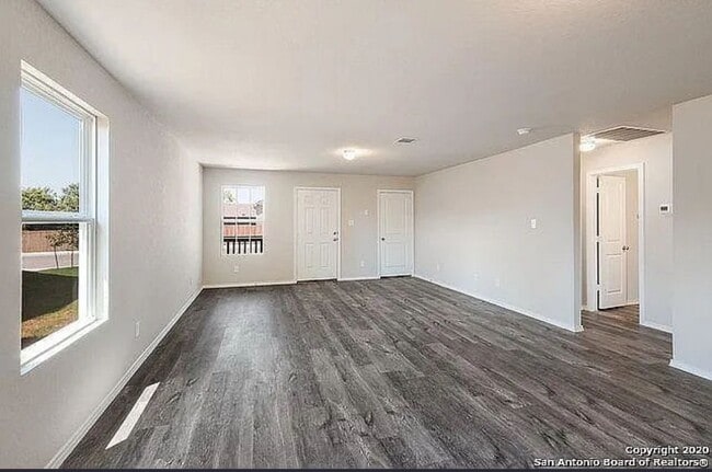 9220 Griffith Run in Converse, TX - Foto de edificio - Building Photo