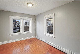 126 Sumner Ave-Unit -Unit 1 in Central Falls, RI - Building Photo - Building Photo