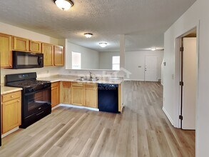 7504 Hemrich Dr in Canal Winchester, OH - Foto de edificio - Building Photo