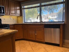 2 Goodwill Ct in Newport Beach, CA - Building Photo - Building Photo