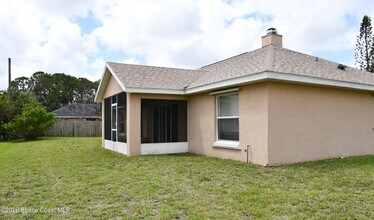 995 Black Coral Ave NW in Palm Bay, FL - Building Photo - Building Photo