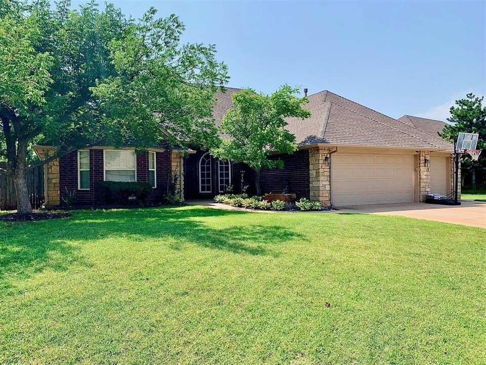 15509 Sugar Loaf Dr in Oklahoma City, OK - Building Photo