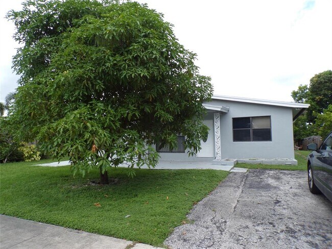 2725 SW 9th St, Unit 1 in Fort Lauderdale, FL - Building Photo - Building Photo