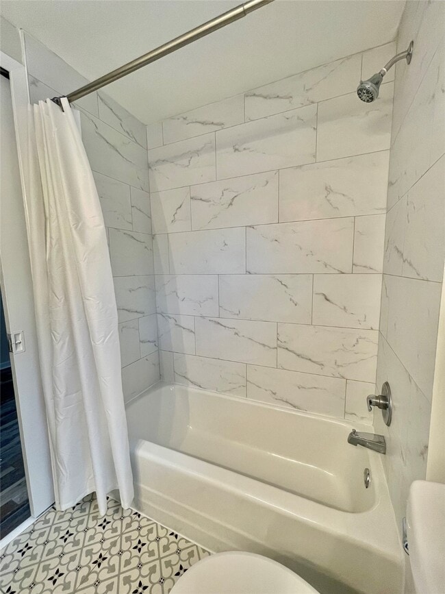 property at 1112 Southampton Dr