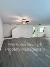 7328 E Bank Dr in Tampa, FL - Building Photo - Building Photo