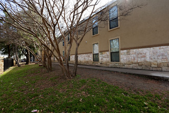 Sunchase Square Apartments in Dallas, TX - Building Photo - Building Photo