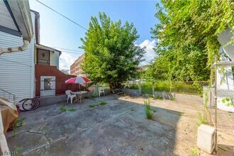 768 Communipaw Ave in Jersey City, NJ - Building Photo - Building Photo