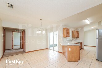 329 Edgewood Ct in Kissimmee, FL - Foto de edificio - Building Photo