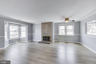 20117 Locustdale Dr in Germantown, MD - Foto de edificio - Building Photo
