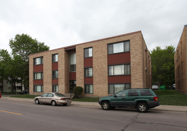 1405 Como Ave SE in Minneapolis, MN - Building Photo - Building Photo