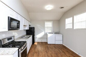 4722 McCart Ave in Fort Worth, TX - Building Photo - Building Photo