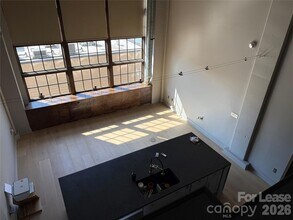 715 N Graham St, Unit 207 in Charlotte, NC - Foto de edificio - Building Photo