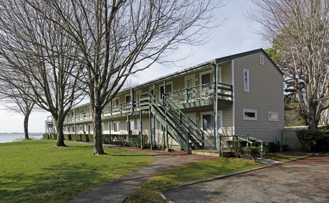 Middle Pond Estates in Southampton, NY - Building Photo - Building Photo