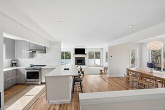 14 Old Trail Rd in Water Mill, NY - Building Photo - Building Photo