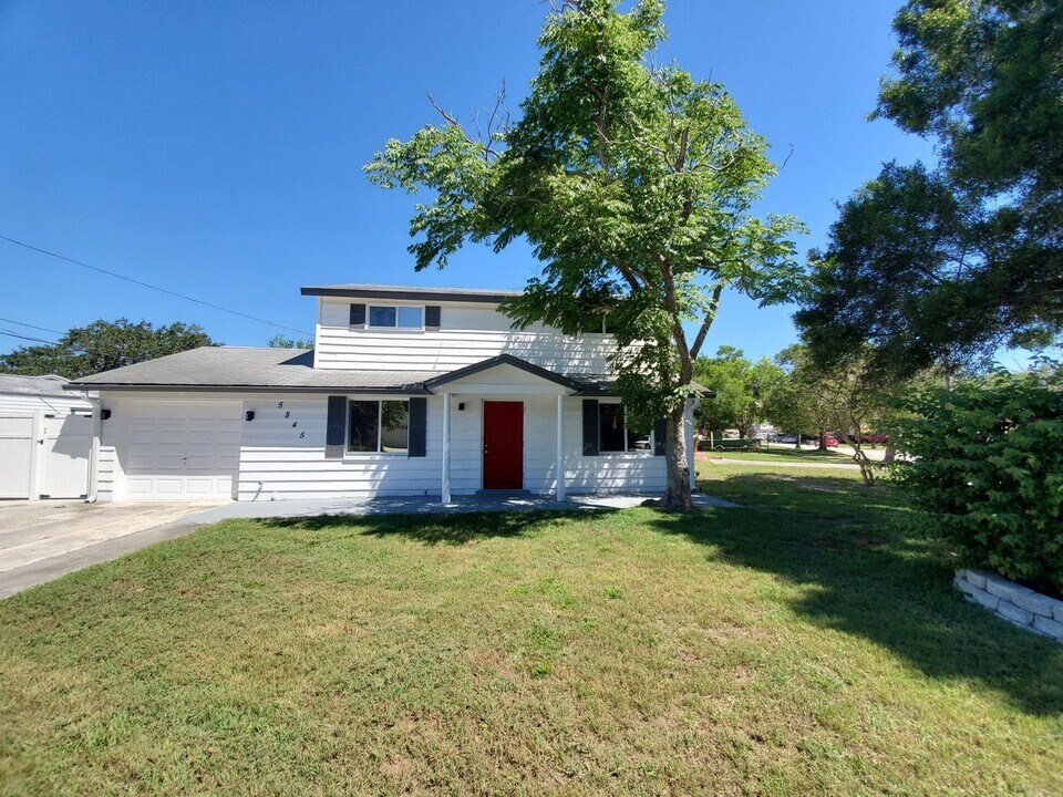 5845 87th Ave in Pinellas Park, FL - Building Photo