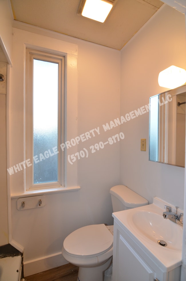 1722 Brick Ave, Unit 1722 Brick Ave Apt 1 in Scranton, PA - Building Photo - Building Photo