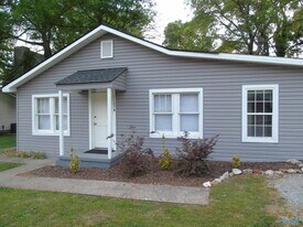 1107 England St NE in Huntsville, AL - Building Photo