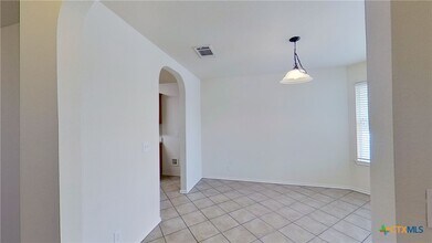 105 Fishbaugh Ln in Hutto, TX - Foto de edificio - Building Photo