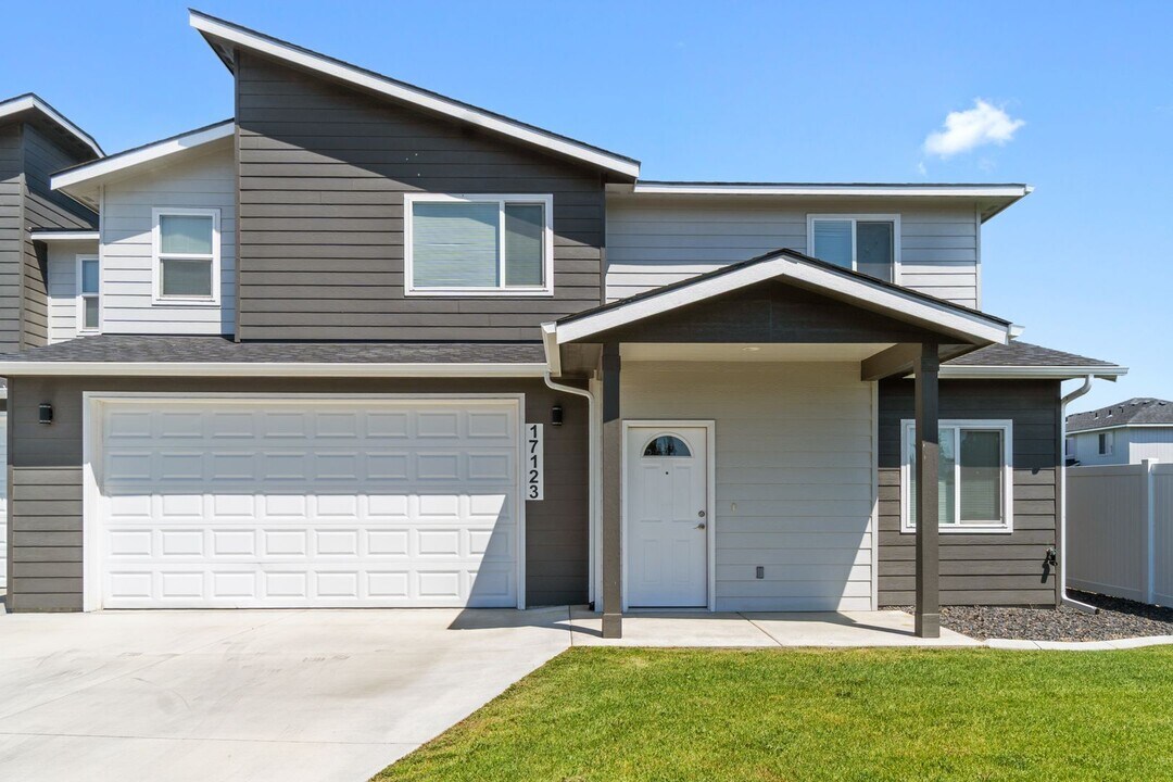 17121-17123 E Boone Ave in Spokane Valley, WA - Building Photo