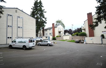 Woodview Apartments in Seattle, WA - Building Photo - Building Photo