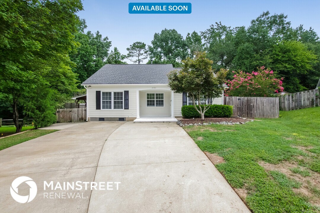 13701 Dealtry Ln in Pineville, NC - Building Photo