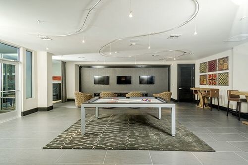 70 E Briar Hollow Ln in Houston, TX - Building Photo - Building Photo