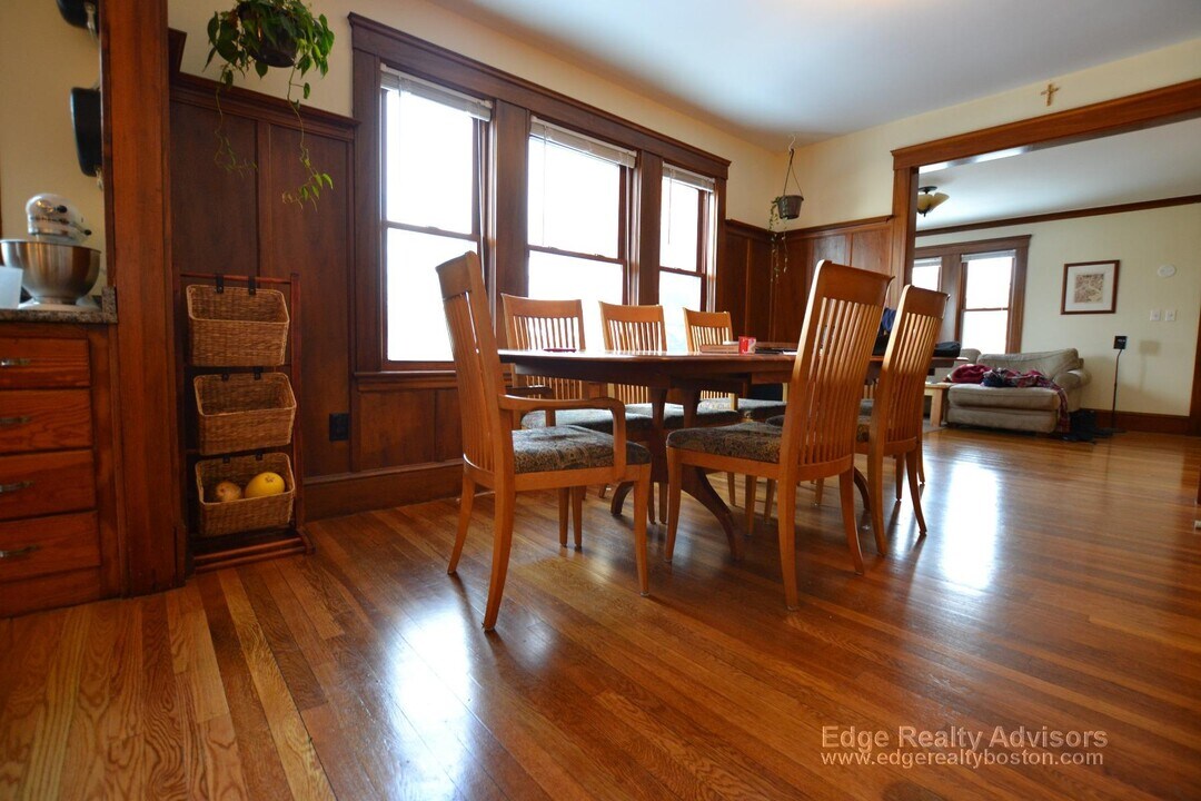 61 Poplar St, Unit 1 in Watertown, MA - Foto de edificio