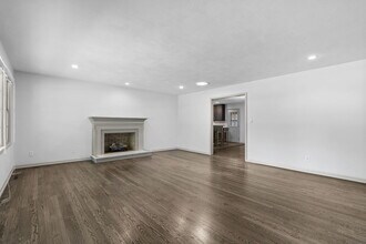 1054 E Kingsbury St in Springfield, MO - Building Photo - Building Photo
