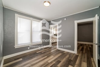 204 E Thrush Ave in Peoria, IL - Building Photo - Building Photo