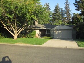 4308 Kenston Way in Sacramento, CA - Building Photo - Building Photo