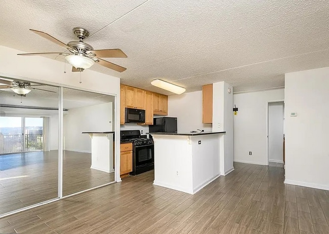 75 S Reynolds St, Unit APT 102 in Alexandria, VA - Foto de edificio - Building Photo