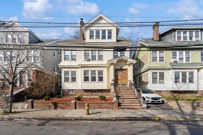 41-43-43 Poe Ave in Newark, NJ - Building Photo - Building Photo