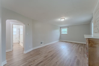 5612 Colerain Ave in Cincinnati, OH - Building Photo - Building Photo