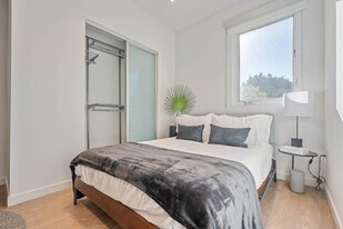 8820 Belford Ave in Los Angeles, CA - Building Photo