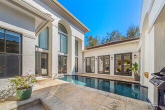 150 W Sunrise Ave in Coral Gables, FL - Building Photo - Building Photo