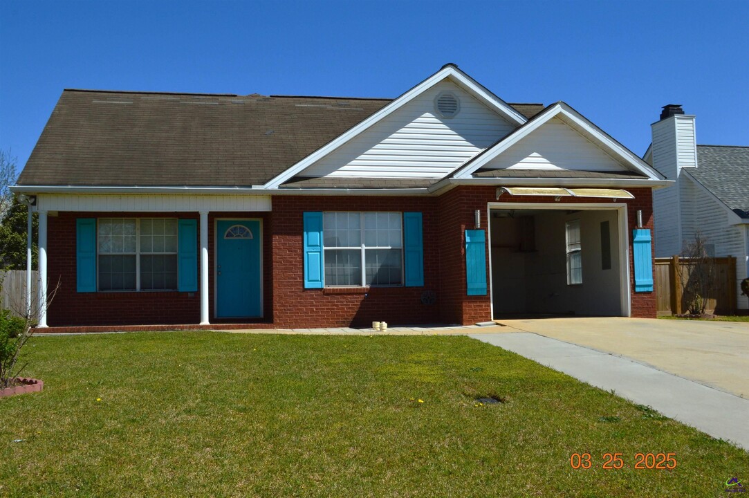 135 Cedarland Dr in Warner Robins, GA - Building Photo