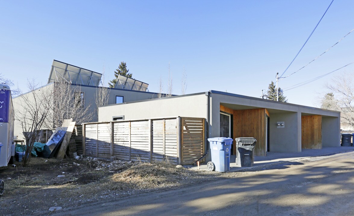 2810-2814 Parkdale Blvd NW in Calgary, AB - Building Photo